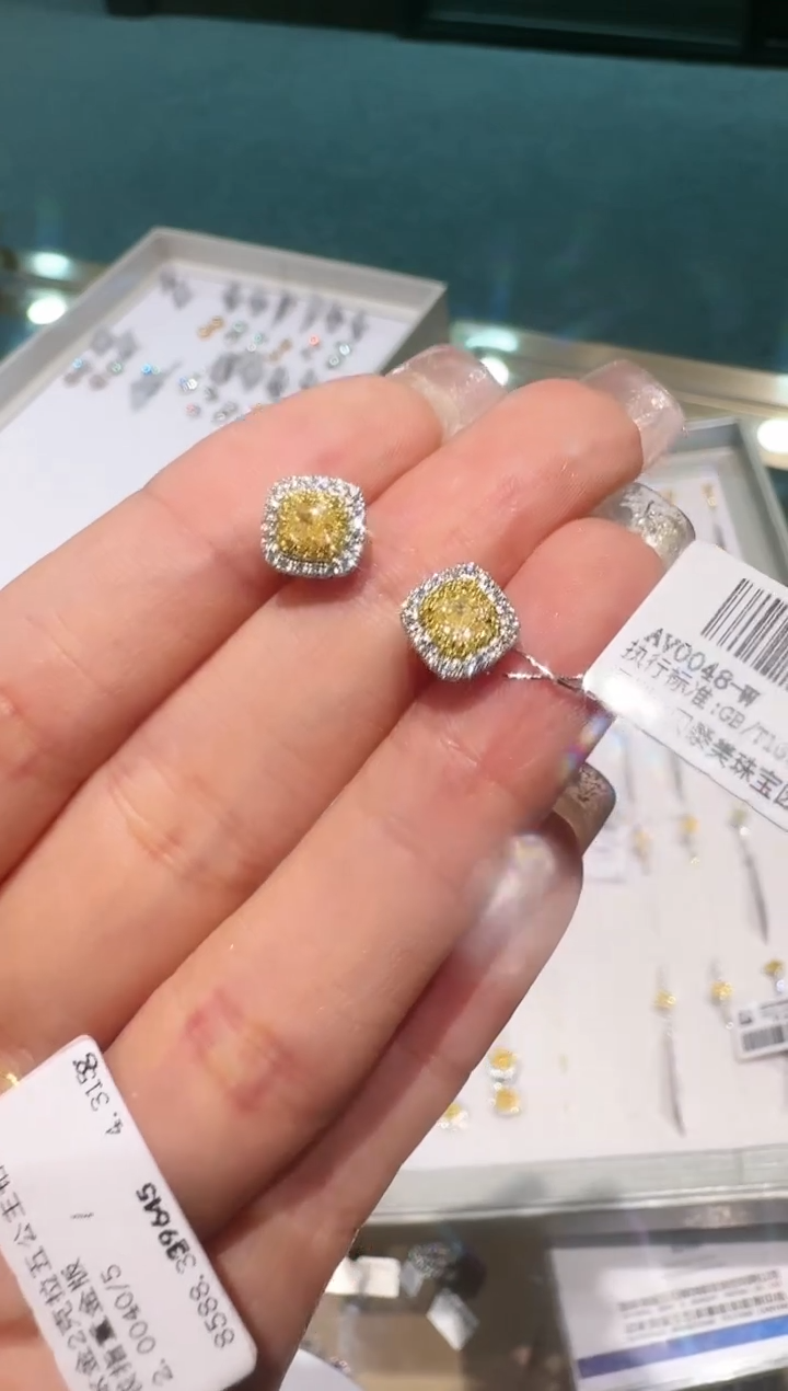 【闪购商品】钻石耳饰18K金镶嵌XF2209
