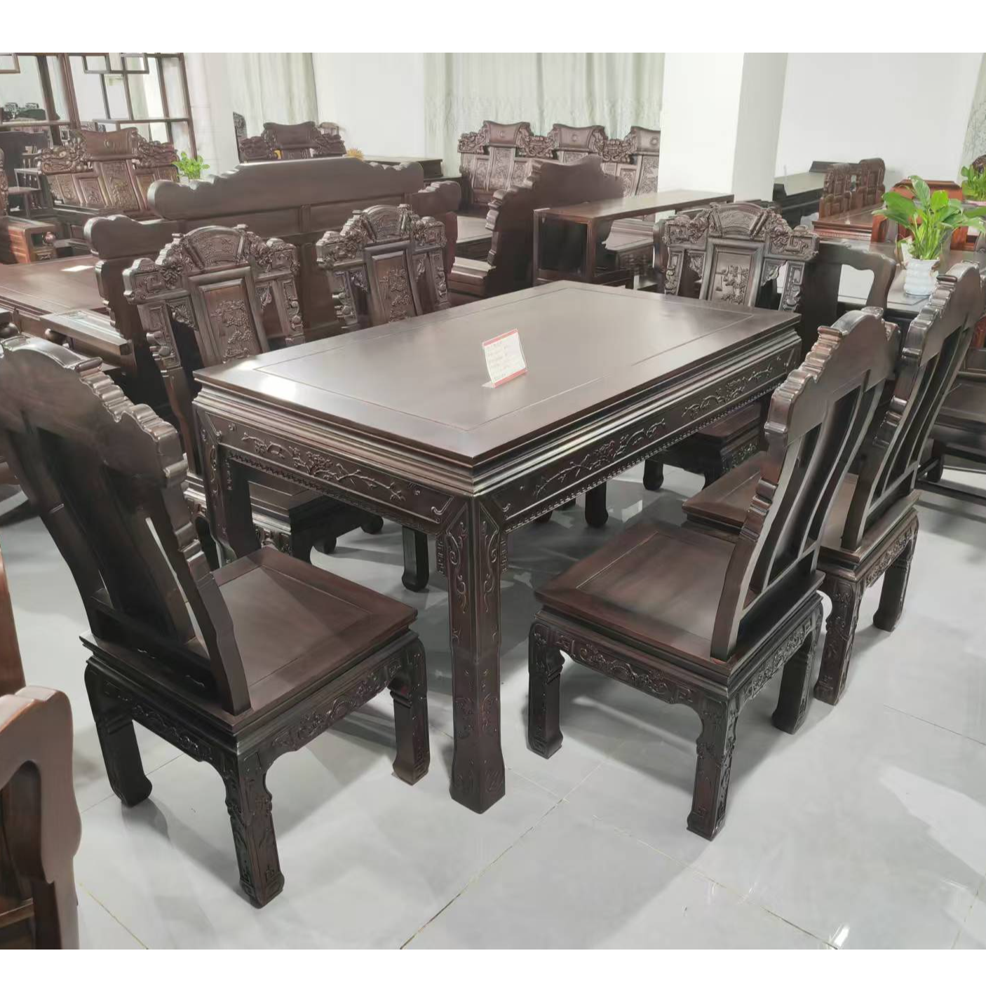 实木雕花长方形餐桌一桌六椅