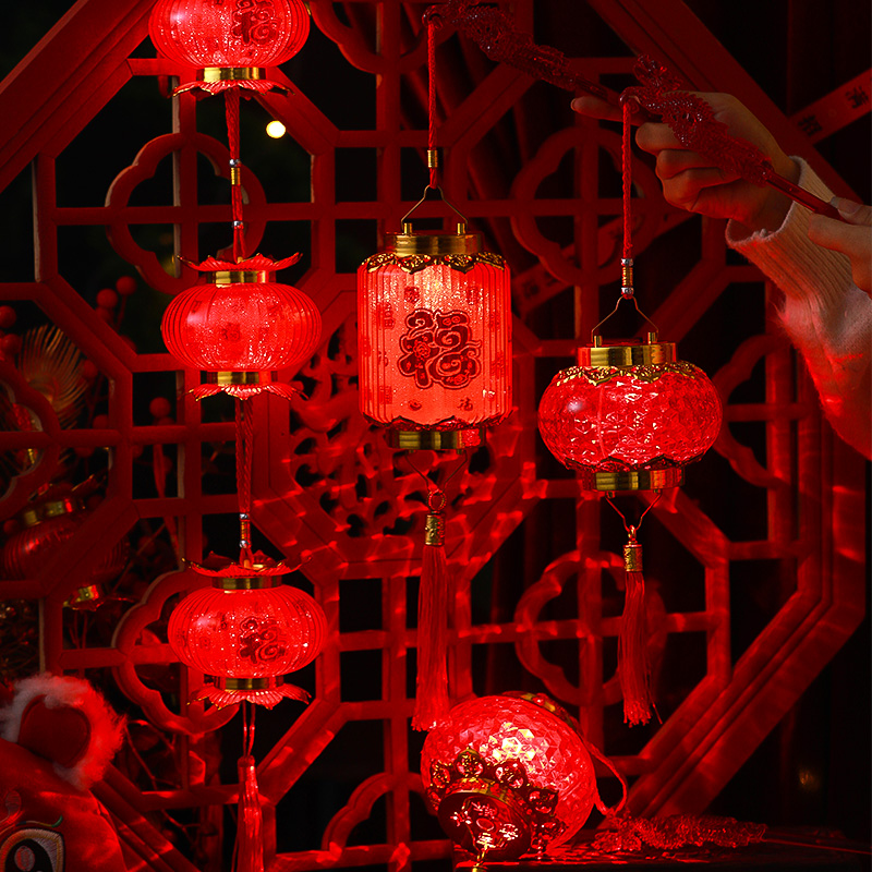 2024龙年新年装饰手提发光电池小红灯笼过年水晶福字镭射投影