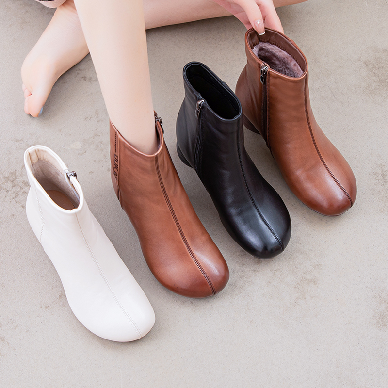 9202秋冬季加绒妈妈鞋短靴女真皮中跟软底舒适中老年圆头保暖女靴