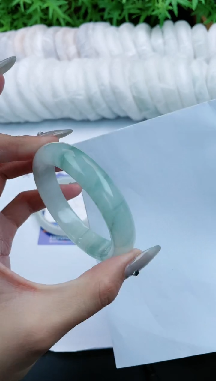 【闪购商品】石英质玉手镯未镶嵌43