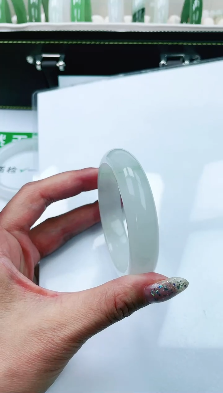 【闪购商品】石英质玉手镯未镶嵌S125