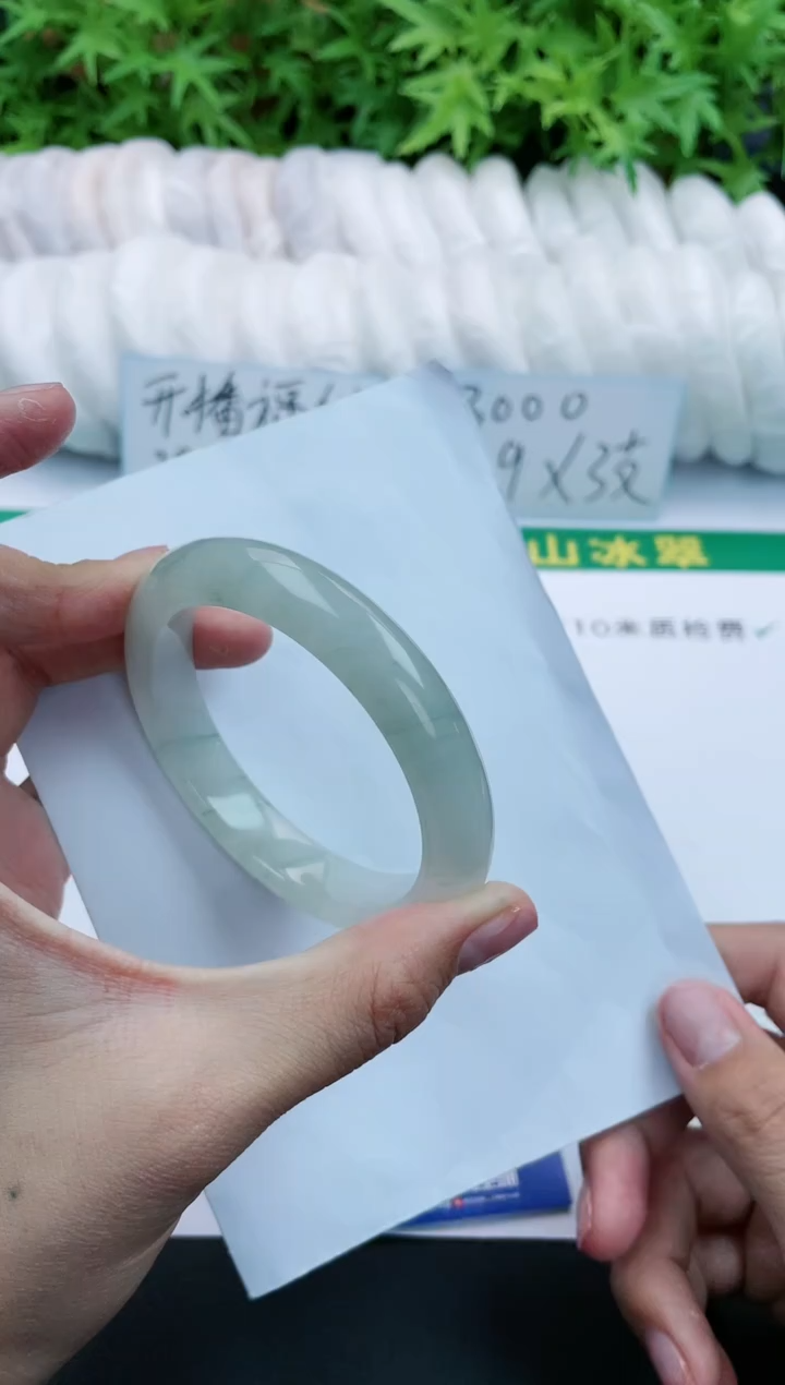 【闪购商品】石英质玉手镯未镶嵌70