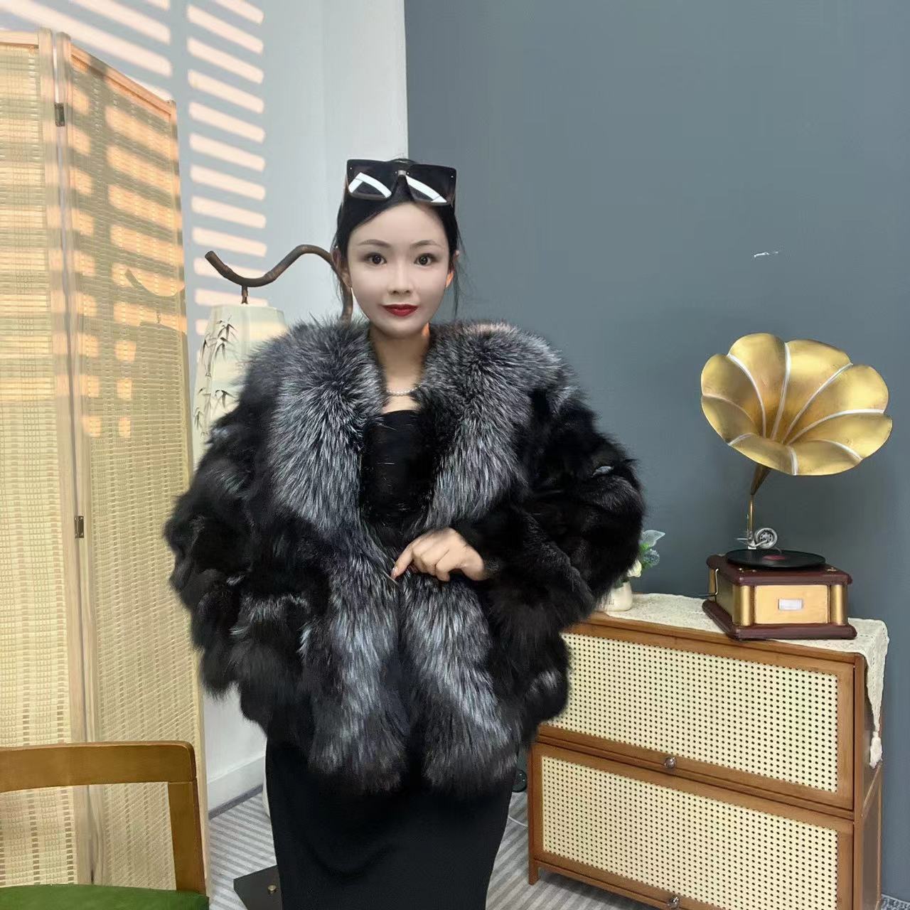 海宁原创百搭不挑人轻奢高端不挑人冬季保暖狐狸毛短外套2789款