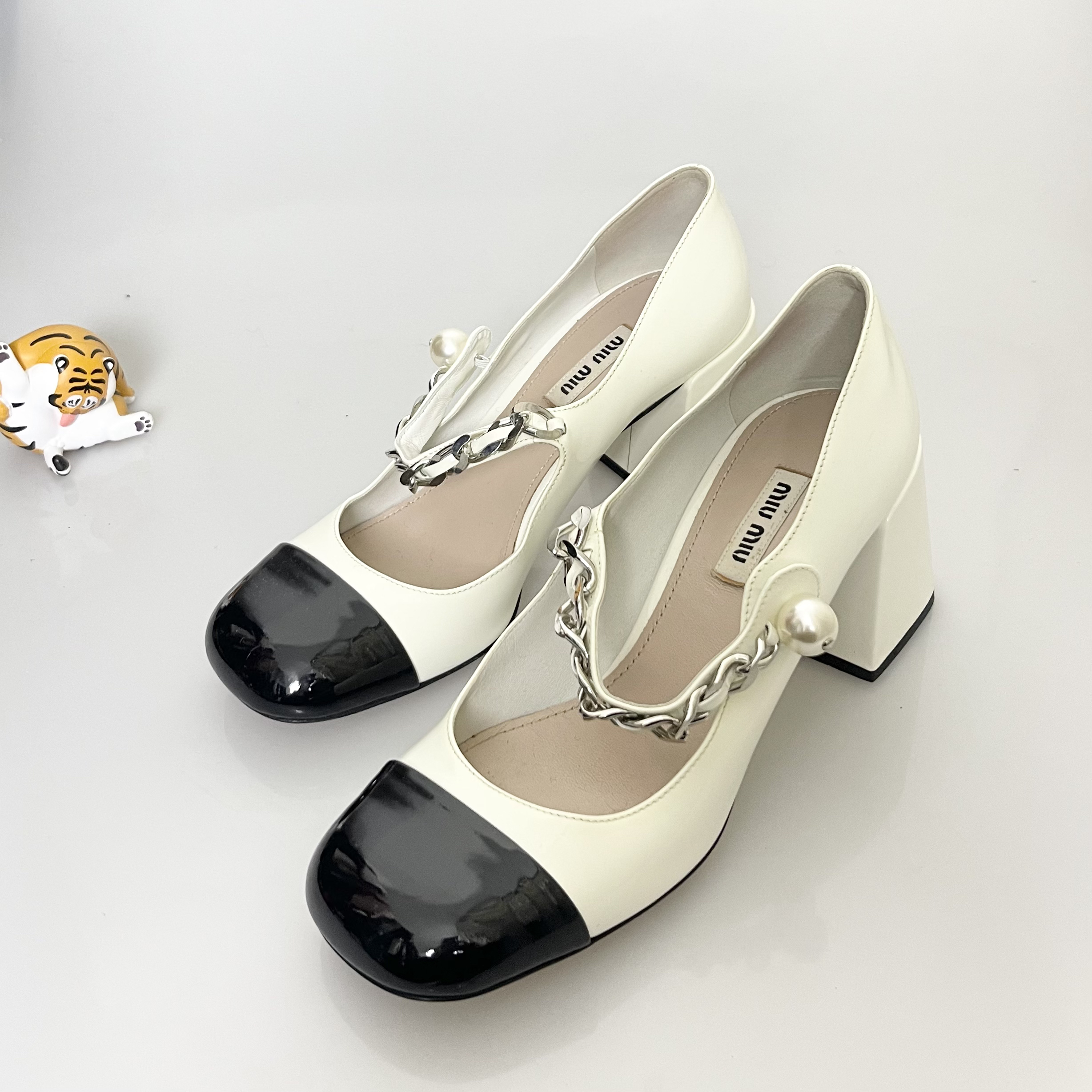 95新 MIU MIU/缪缪 36.5码Miumiu漆皮金属链条高跟鞋98新