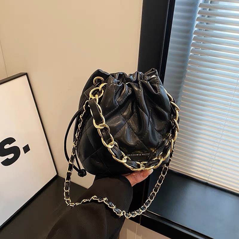 201-夏爆款热卖高定包包质感小众新款百搭潮酷女法棍包高级设计感