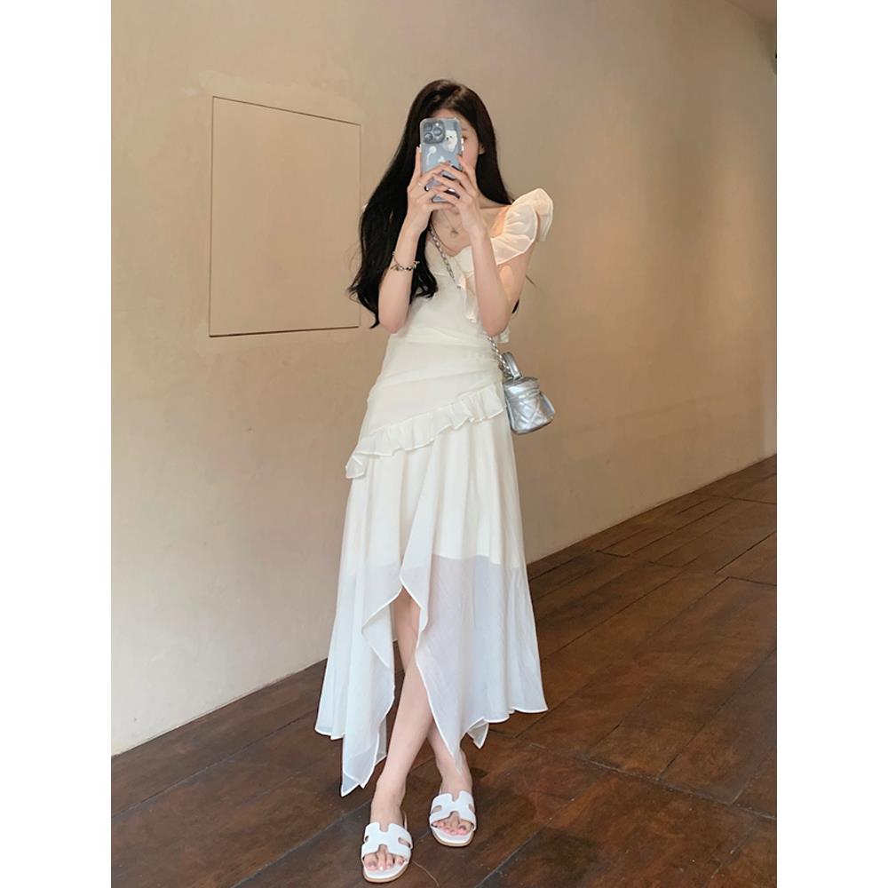 法式温柔风白色小飞袖吊带连衣裙女夏季新款纯欲修身海边度假长裙