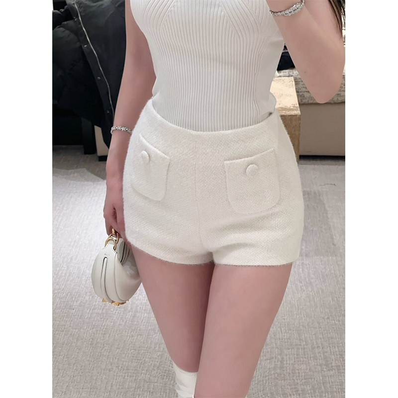 熊熊屋【冬日腿精】毛绒感显瘦小A字黑/白两色长腿貂绒短裤