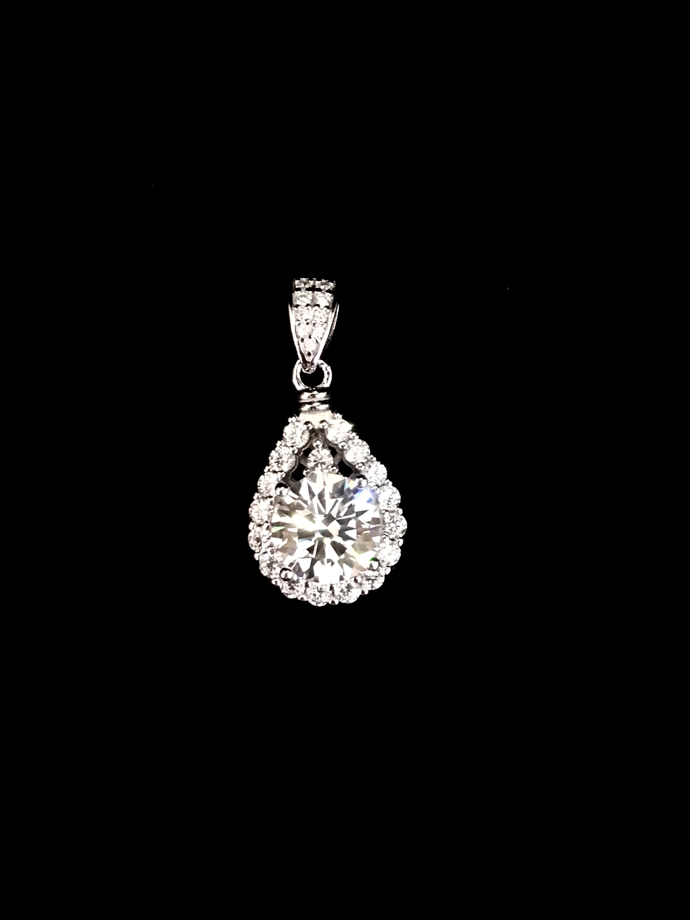 吊坠 斯里兰卡白色豪镶吊坠2ct   G33
