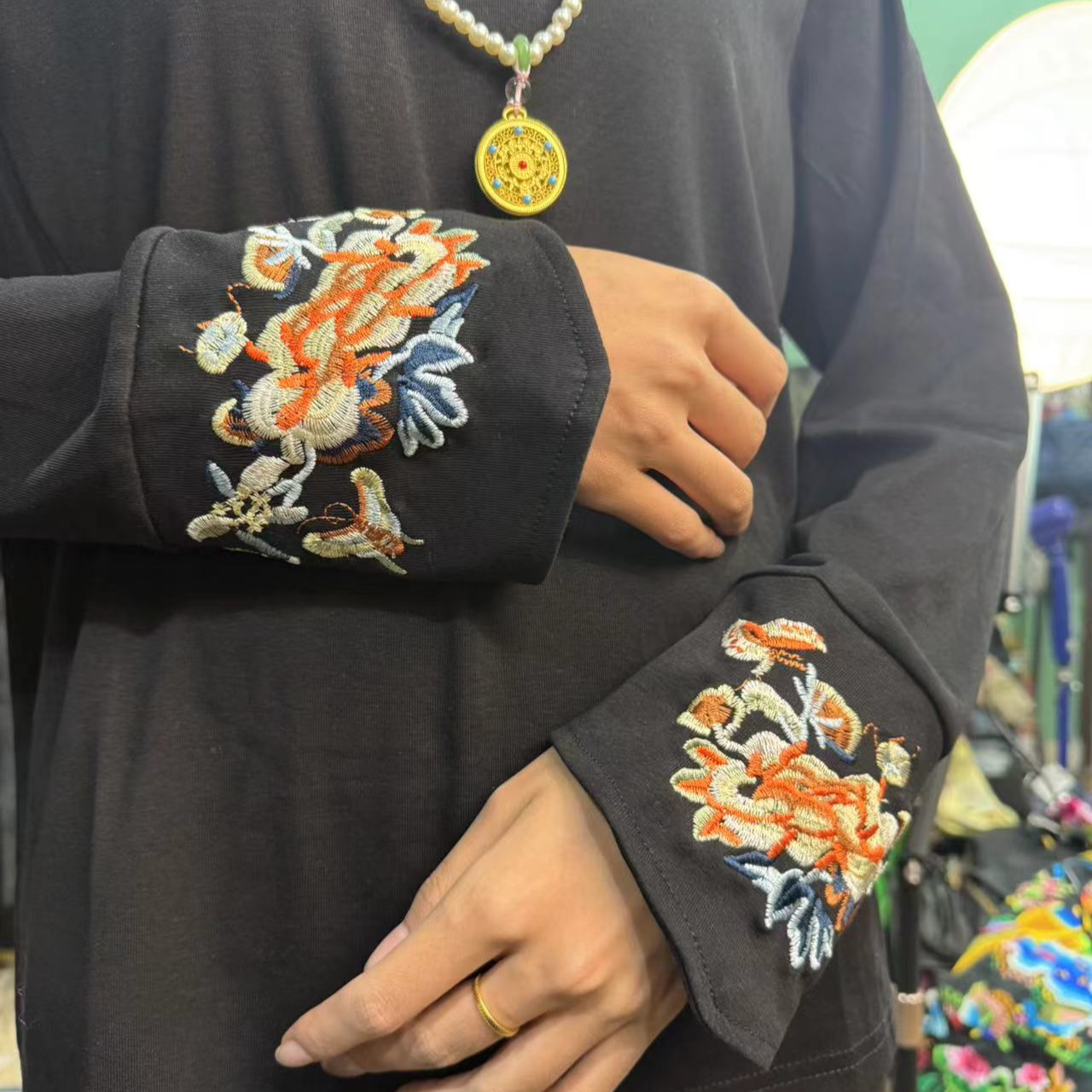 等闲集原创设计刺绣打底衫不包邮