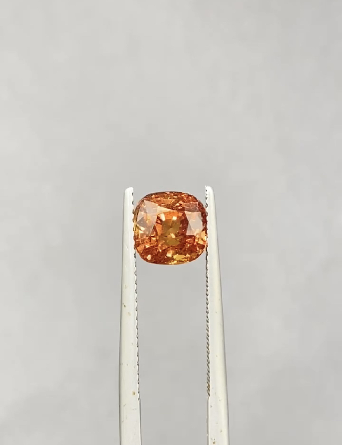 3.04克拉无烧日落色帕帕拉恰（蓝宝石）