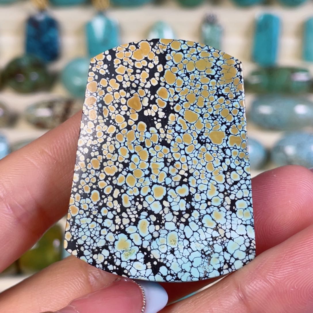 绿松石颈饰未镶嵌