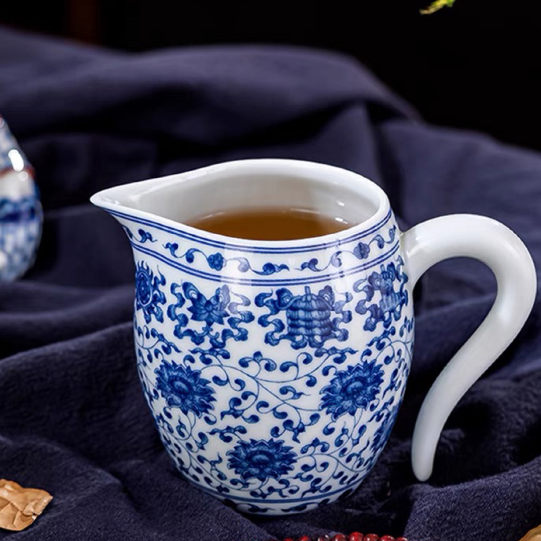 景德镇陶瓷大号茶具手工青花八宝缠枝莲带把手公道杯高档分茶家用