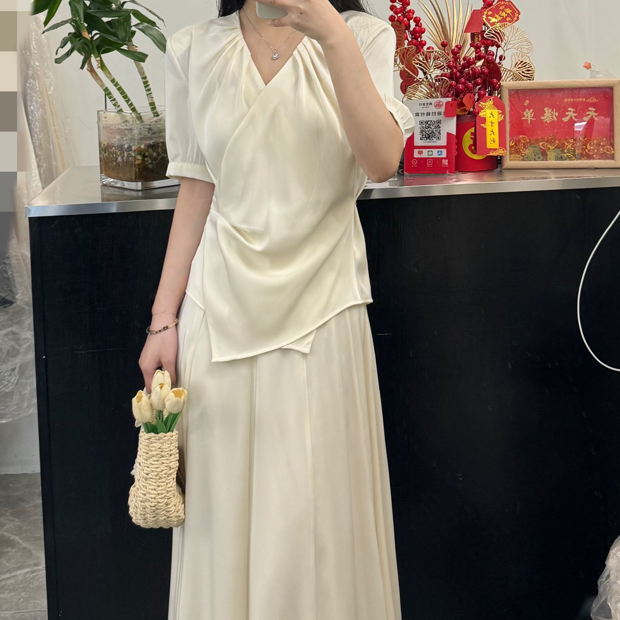 气质不规则V领褶皱上衣夏季高腰设计感白色小众法式女装半身裙