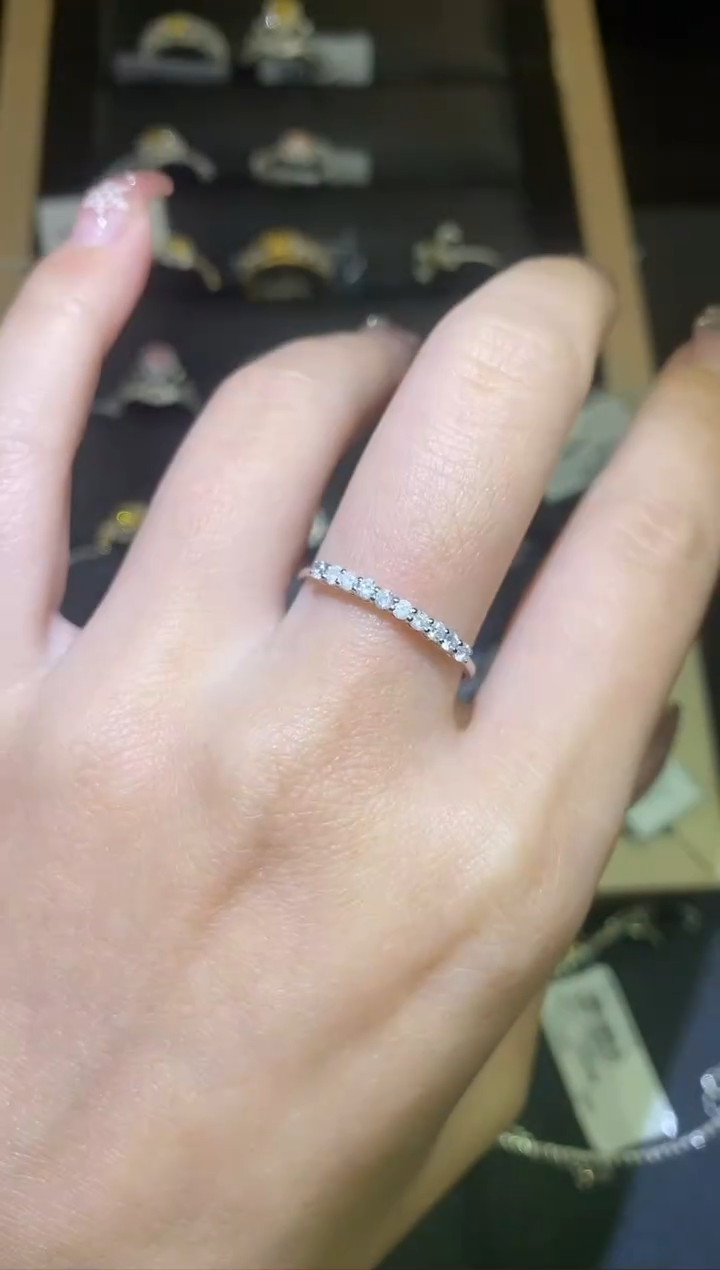 【闪购商品】钻石·18K金镶嵌30分排戒