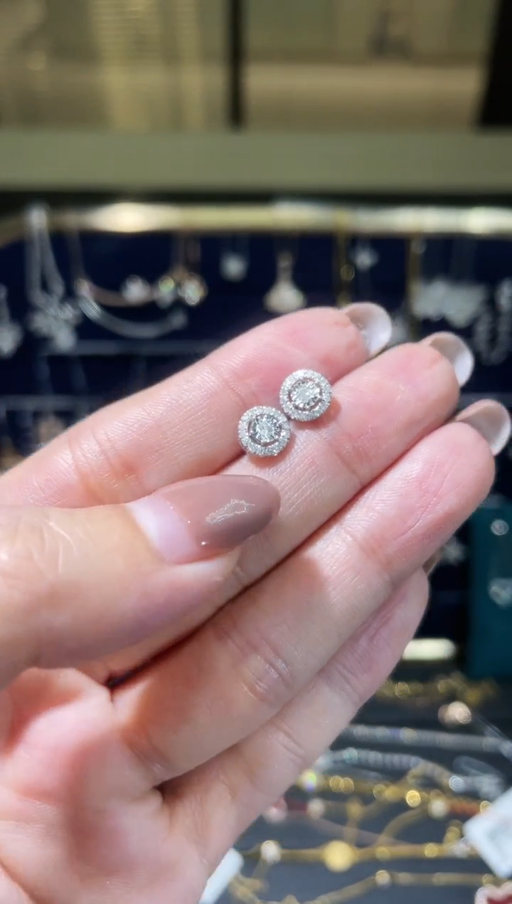 【闪购商品】钻石耳钉18K金镶嵌圆形耳钉