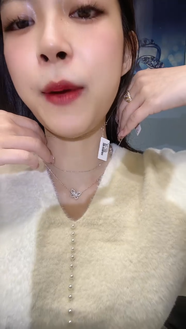 【闪购商品】钻石·18K金镶嵌双蝴蝶幻影项链