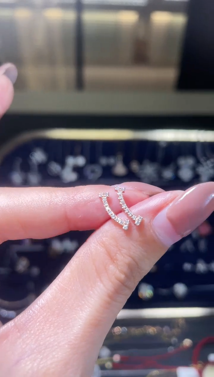 【闪购商品】钻石耳钉18K金镶嵌k玫微笑耳钉