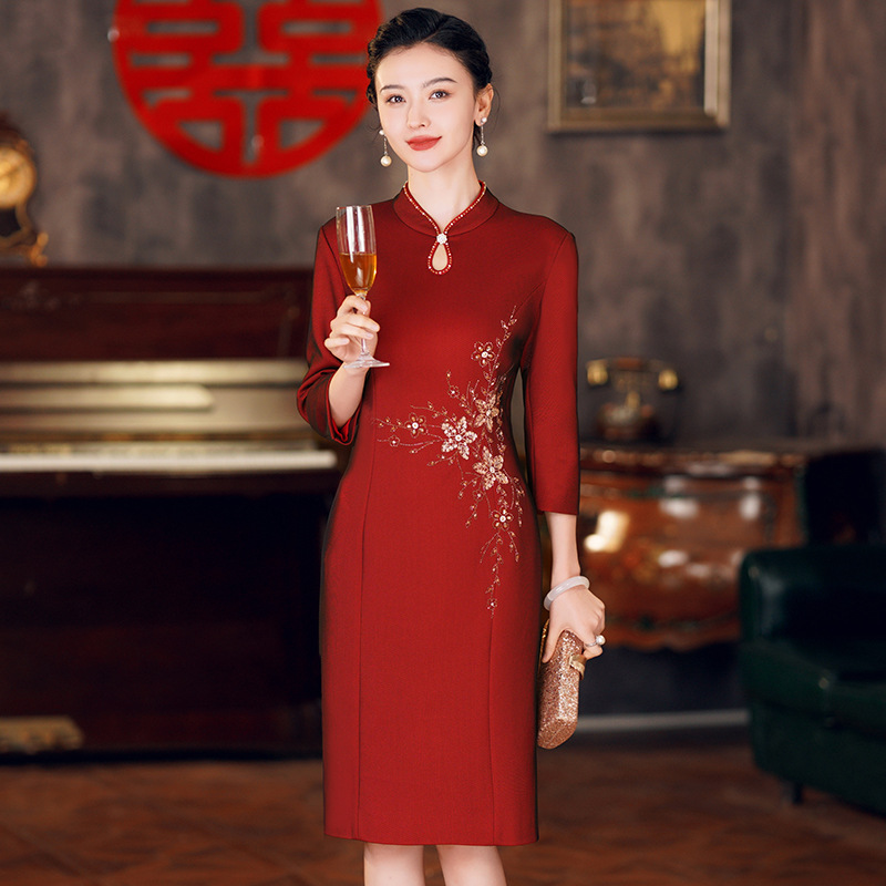 2024新款秋冬装妈妈婚宴装礼服女喜婆婆端庄气质旗袍改良连衣裙