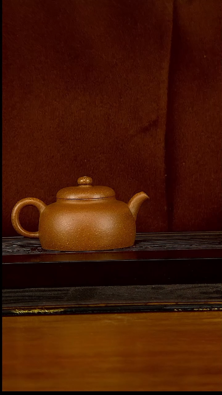 【闪购商品】紫砂茶壶130cc手工段泥古莲子10