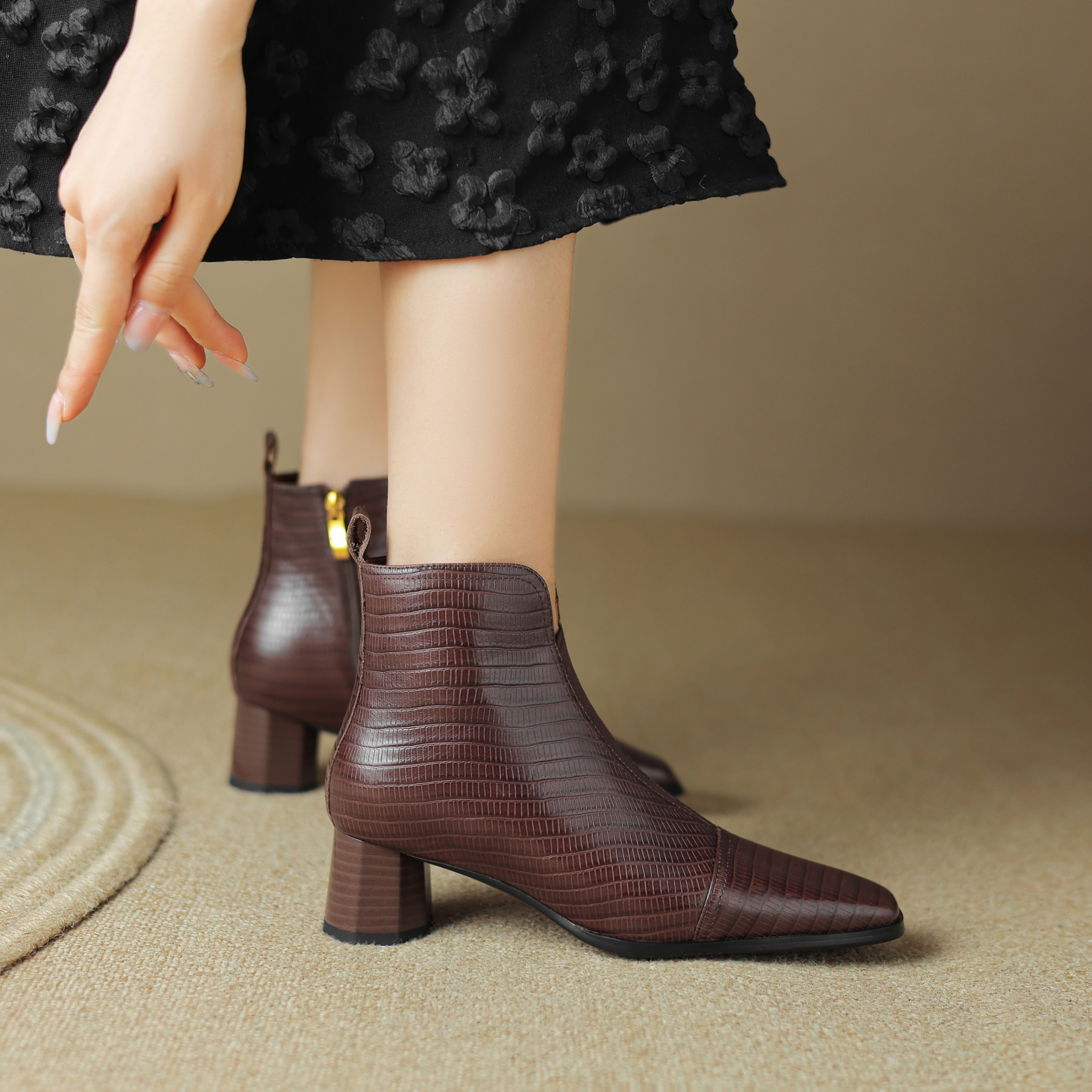 半坊手工女鞋|34-40码|4.5cm|冬上新真皮复古方头中跟厚底时装靴