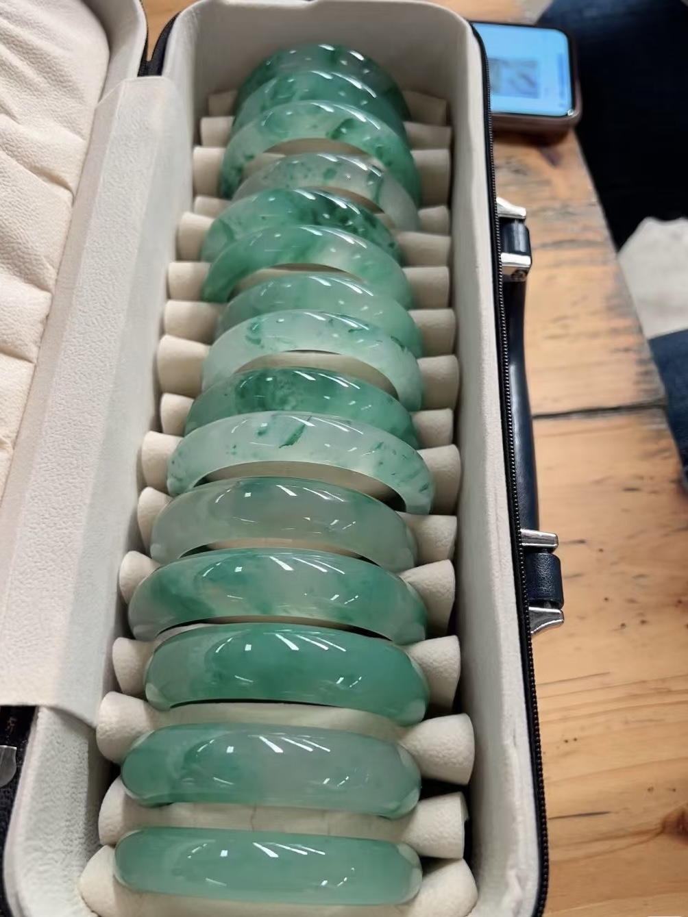 天然独龙玉飘花手镯 ➕手镯测量方法 冰透