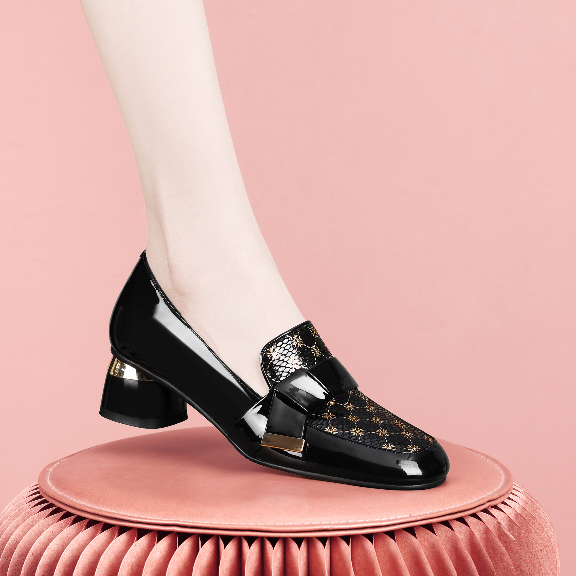 梵芮诗2024年春季新款方头拼色皮带装饰洋气优雅粗跟单鞋-H0070