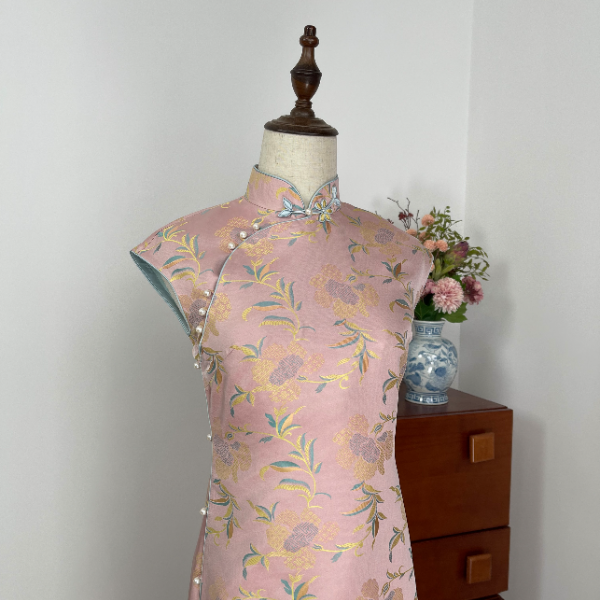 千帆旗袍 雪晴 折枝牡丹宋锦旗袍 无袖古法旗袍 有省修身