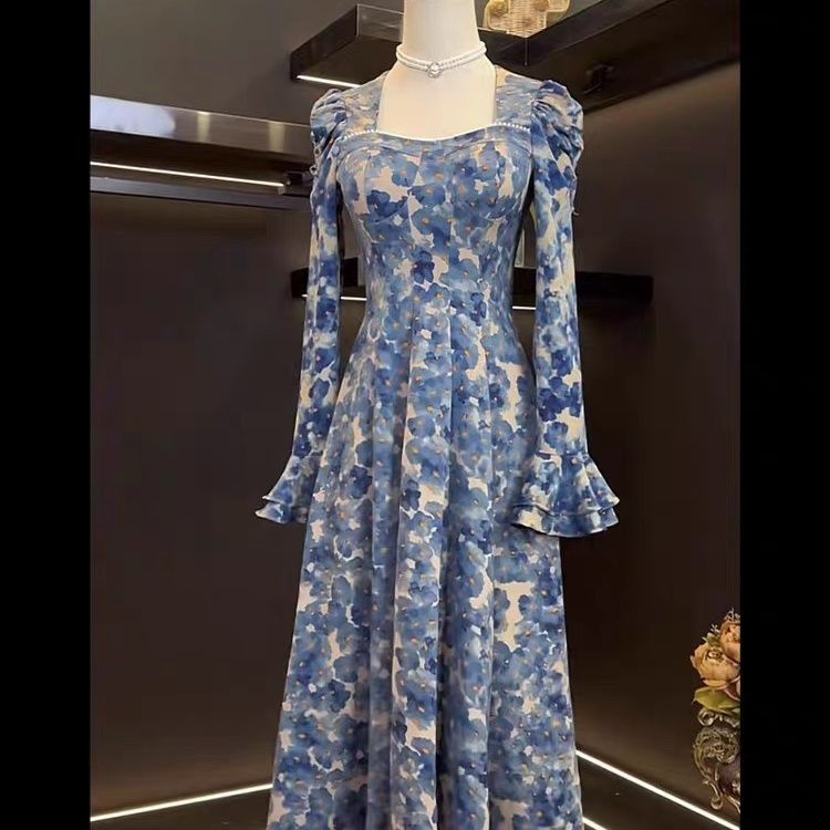 蓝色碎花连衣裙女精致秋季新款高端精致长袖高级感小香风法式长裙