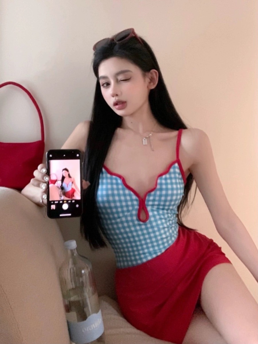 【叛逆的你】显瘦红色性感遮肚露背紧身海边泡温泉泳衣女款夏季女装