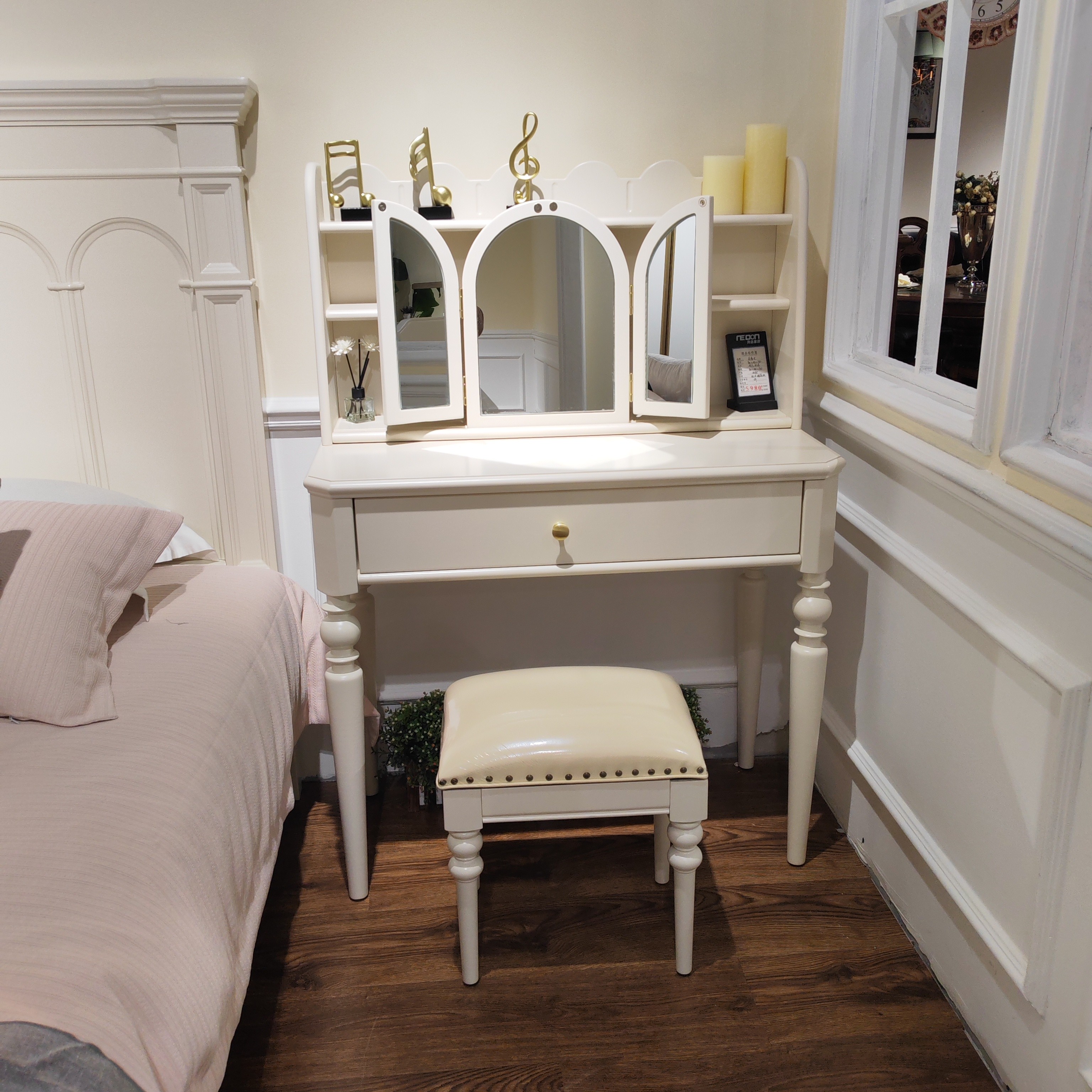 法式奶油风梳妆台带妆镜子化妆桌全实木美式小户型家用卧室家具
