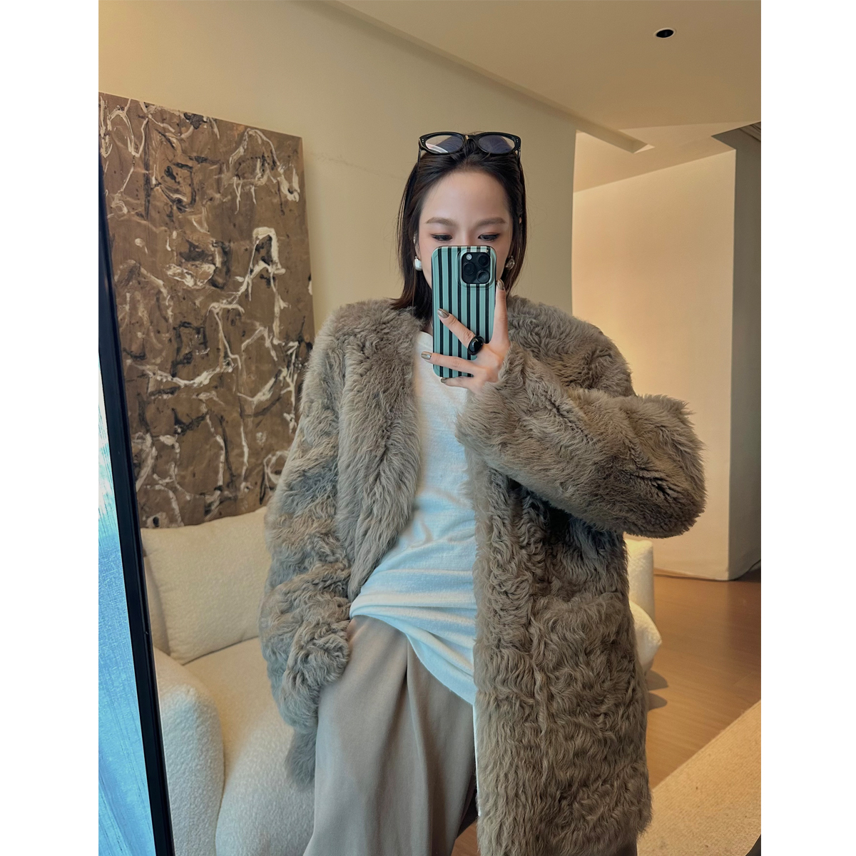 李嗨嗨 LEHEIHEI /  托斯卡纳皮毛一体外套V领中长款百搭 8886