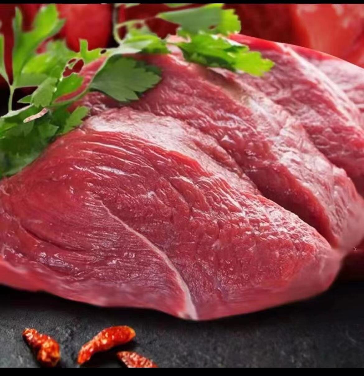 新 鲜 现 宰 鸟 鸵 带皮 肉  