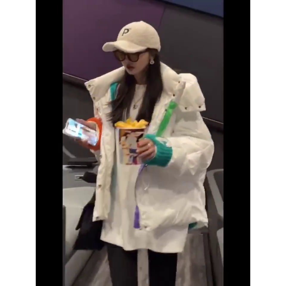新款羽绒服字母针织袖口面包羽绒服女冬时尚羽绒服小个子羽绒服