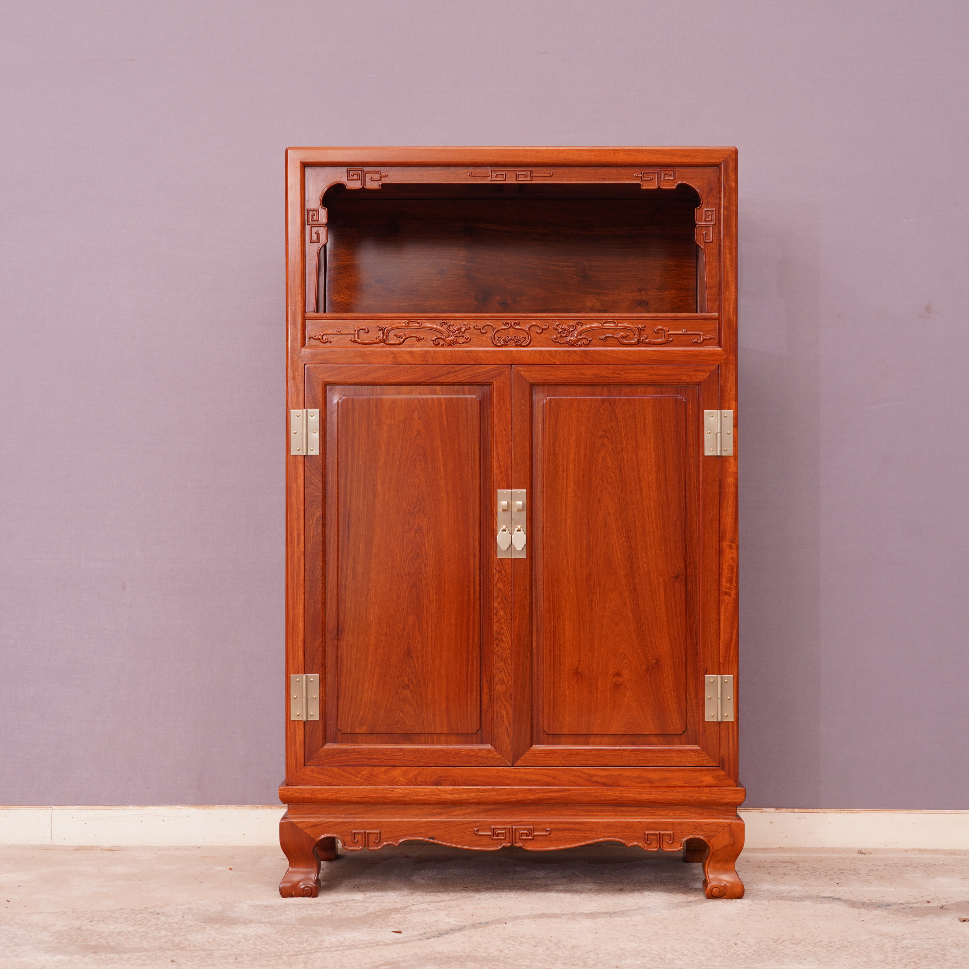 石猴三弯腿万历柜