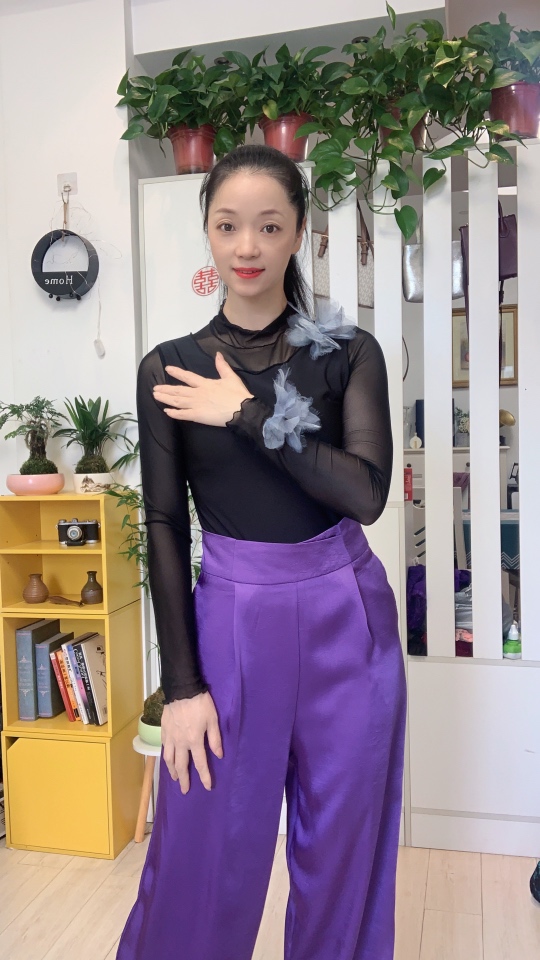 【惠莹】秋款S10（花朵别针）长袖网纱拼接带胸垫连体衣