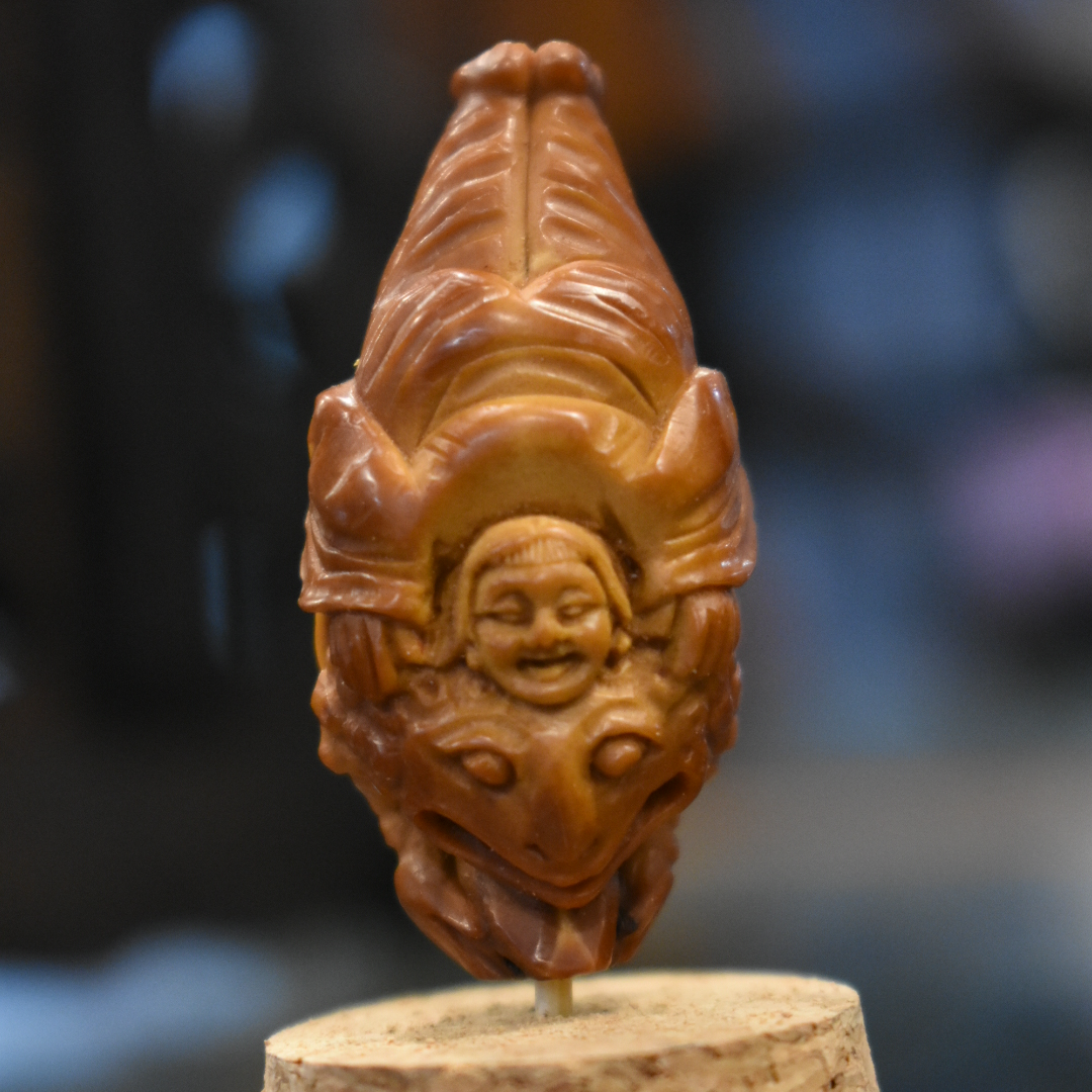 周春林纯刀核雕《刘海戏金蟾》单籽