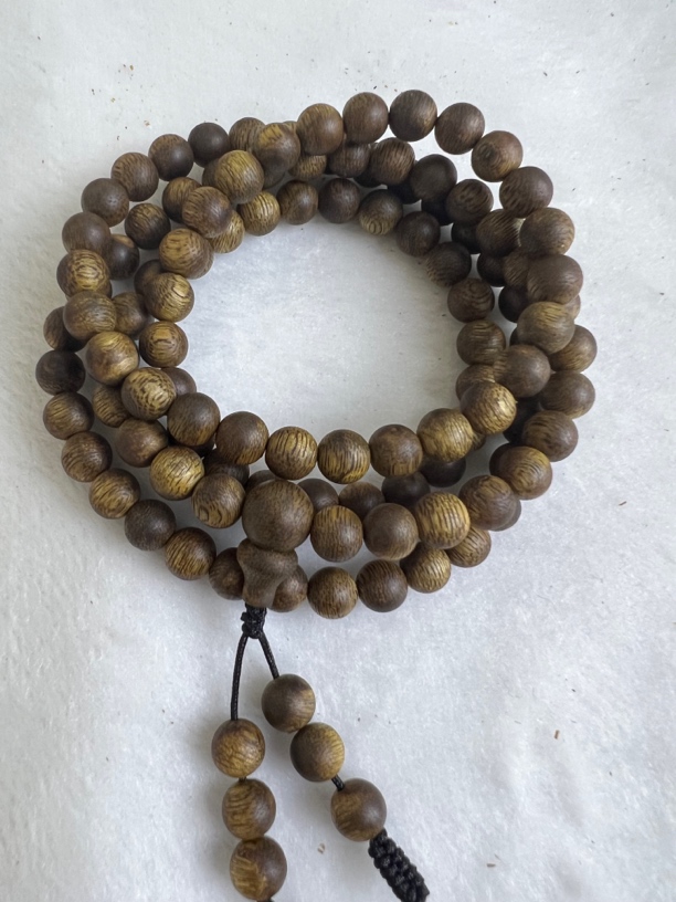 《乌身沉香多圈》手串