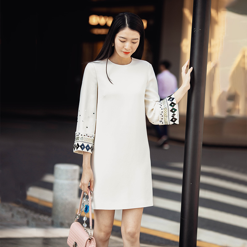 2025新款三酸酸连衣裙女重工钉珠喇叭袖遮肉显瘦a字裙