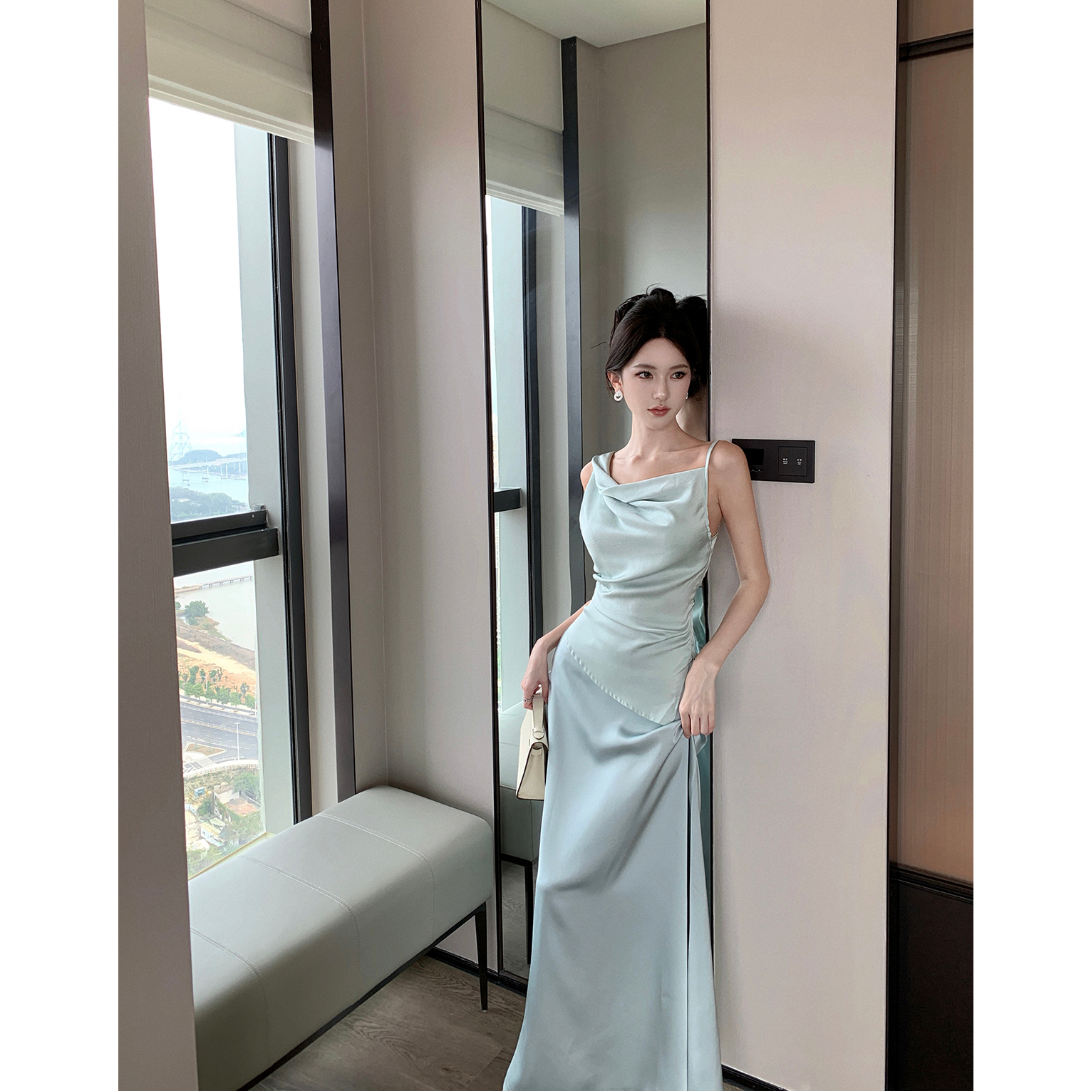 今年流行的漂亮套装法式气质缎面上衣显瘦半身长裙子女轻奢两件套