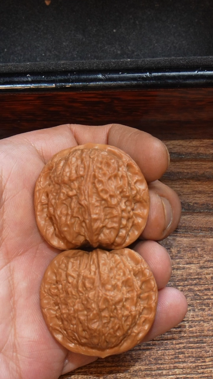 【闪购商品】文玩核桃把件39左右血麒麟（已打底）