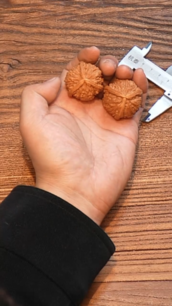 【闪购商品】桃核把件三棱