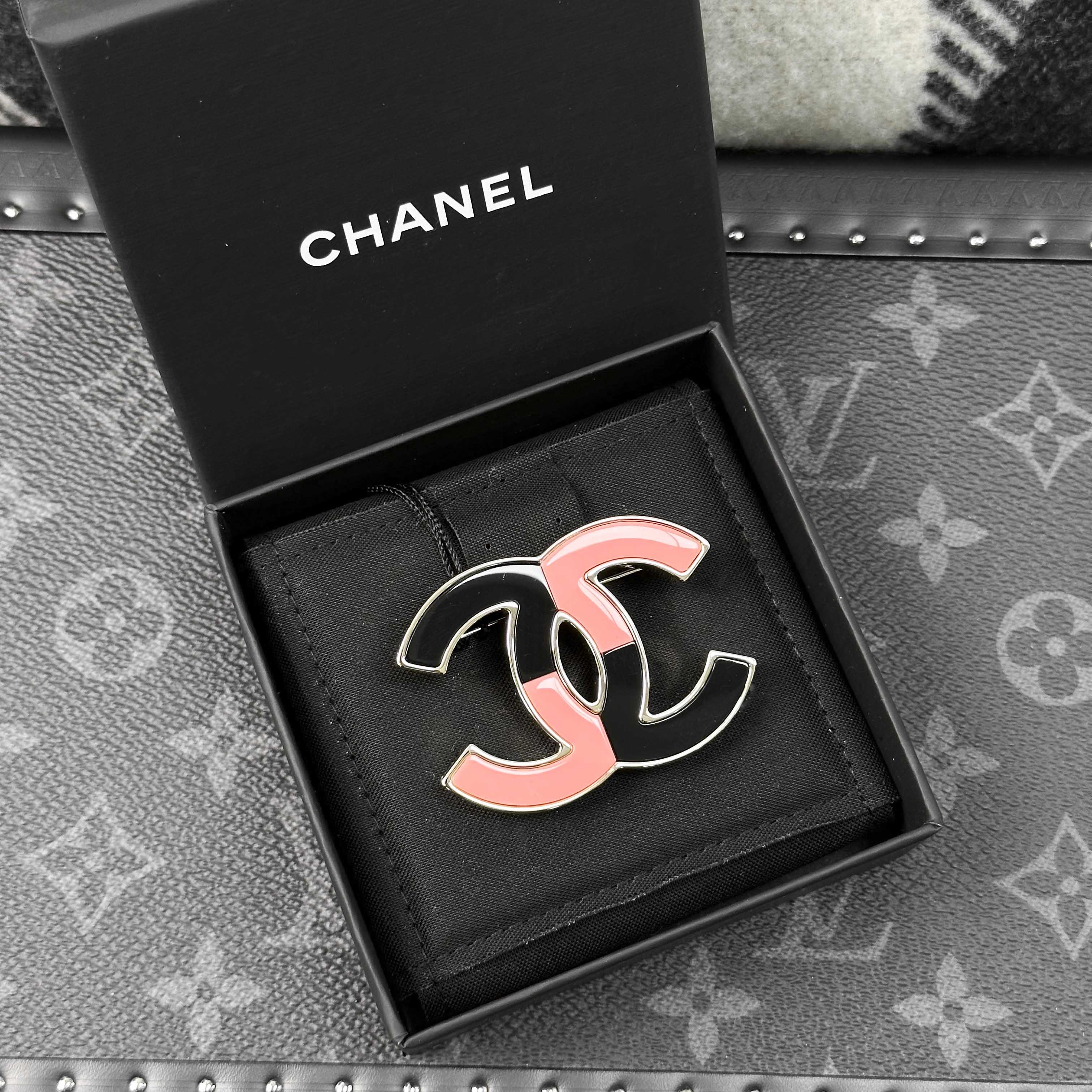 99新 Chanel/香奈儿 黑色拼粉色 双C 胸针