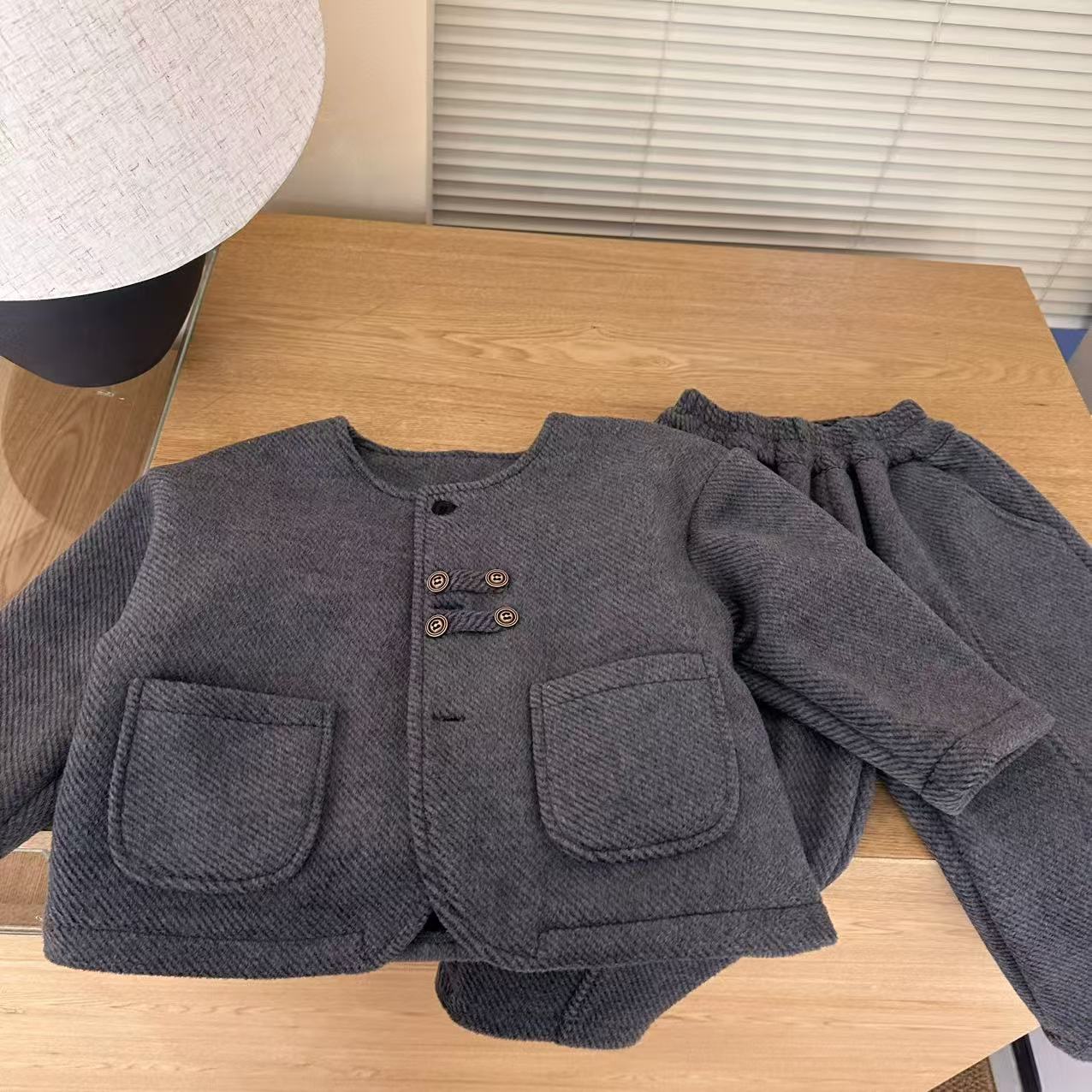 【两个小盆友】秋冬季儿童韩版纯色休闲时尚中性洋气毛呢套装6119