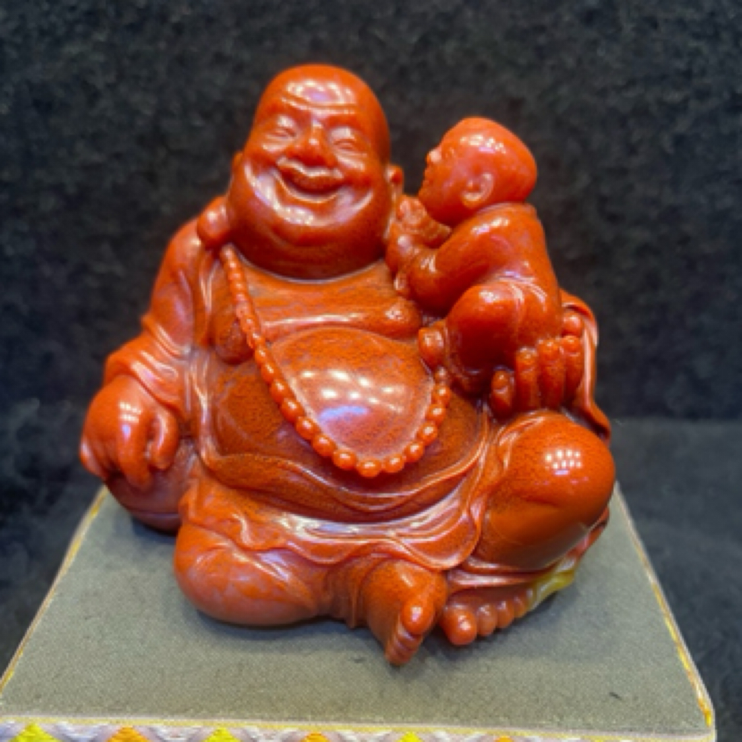 《笑佛》寿山石人物雕刻，作品圆润大方，手法娴熟细腻，寓意祥和