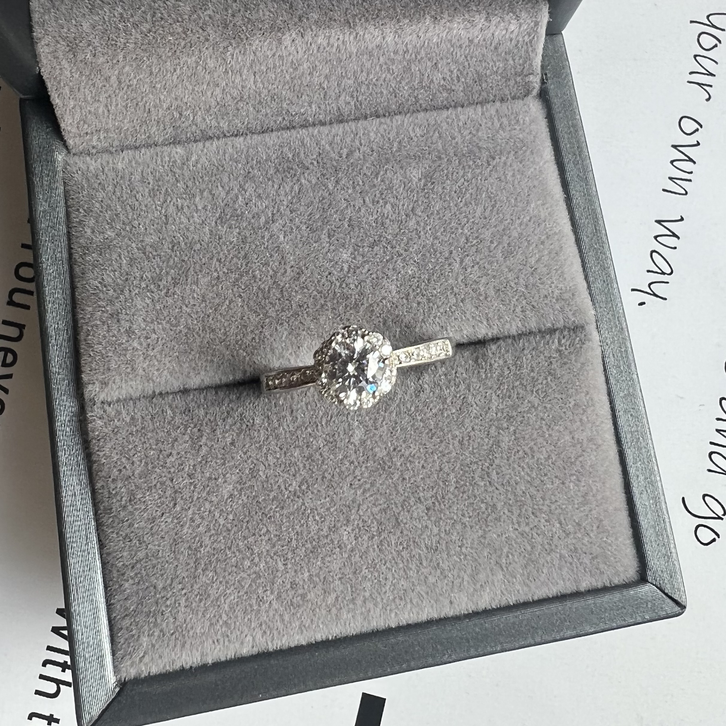 南非钻九号矿戒指 0.8ct【美不将就】流光溢彩戒指LB279