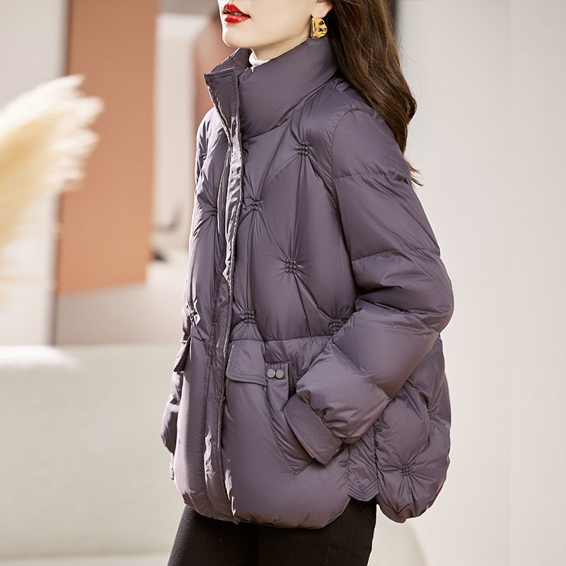 波司豋羽绒服女冬季2023年新款短款爆款时尚妈妈轻薄立领高端冬装