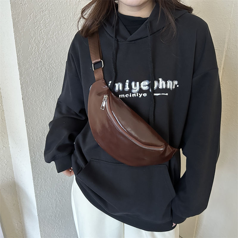 包包女2023小众新款女包秋冬复古百搭少女胸包手机包单肩斜挎小包