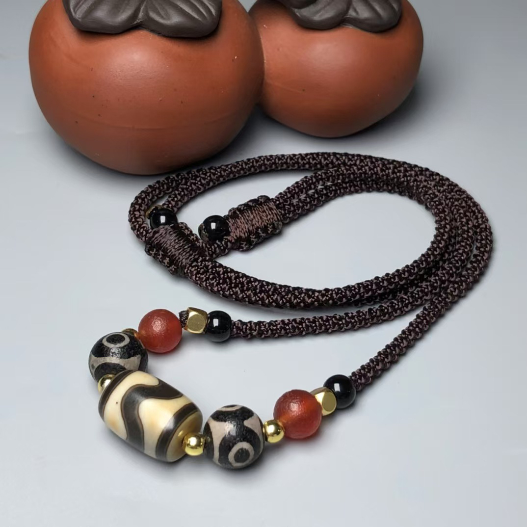 梵藏老藏传虎牙高油包浆玛瑙古珠