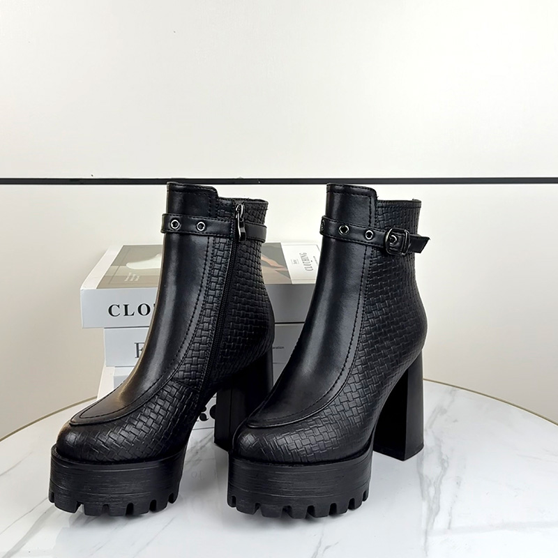 秋冬爆款高跟马丁靴气质黑色粗跟时装靴厚底不累脚通勤女士短靴